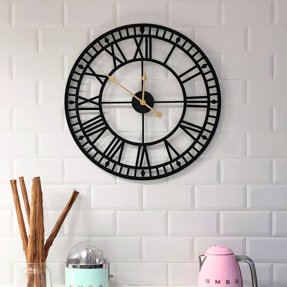 Reloj de Pared Metálico XL Negro con Números Romanos 60×60 cm