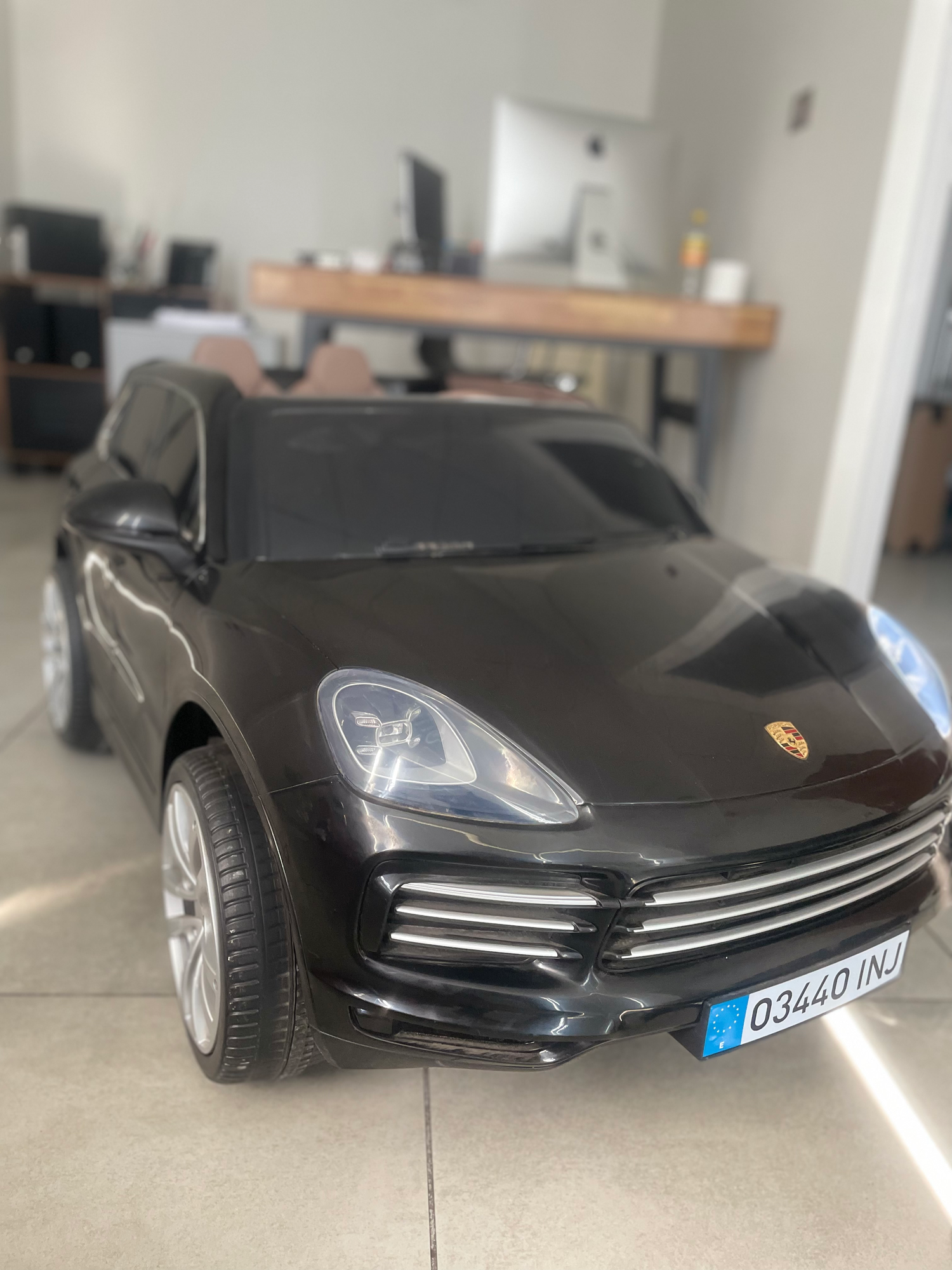 Porsche Cayenne S 12V Outlet