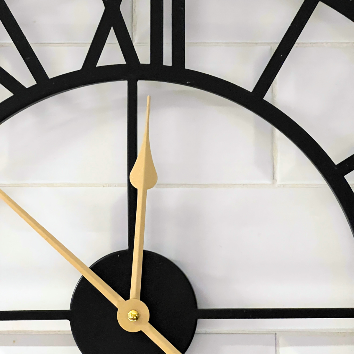 Reloj de Pared Metálico XL Negro con Números Romanos 60×60 cm