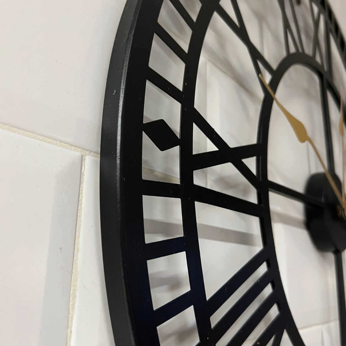 Reloj de Pared Metálico XL Negro con Números Romanos 60×60 cm