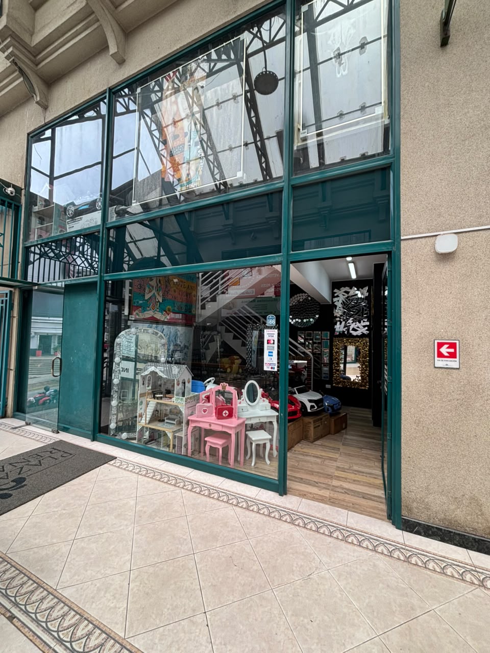 Bodega exterior de UKHOME