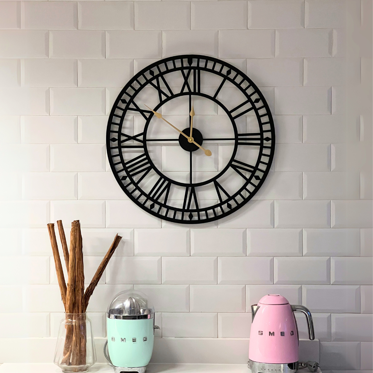 Reloj de Pared Metálico XL Negro con Números Romanos 60×60 cm