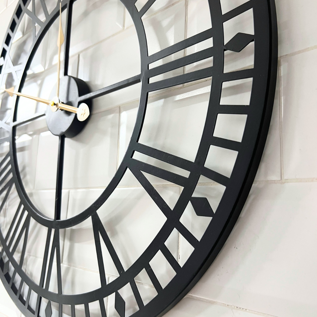 Reloj de Pared Metálico XL Negro con Números Romanos 60×60 cm